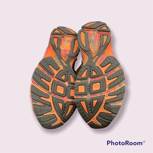 ASICS Gel Athletic Sneaker EUC - Picture 4 of 5